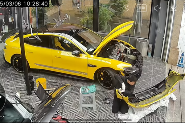 小米SU7 Ultra剛提車(chē)前鏟就開(kāi)裂！車(chē)主：售后態(tài)度令我震撼