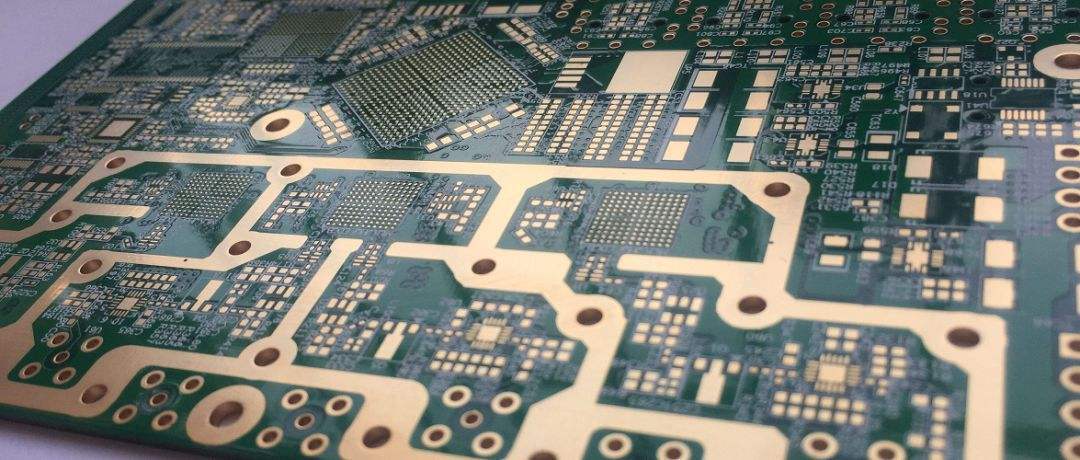 如何解決PCB設(shè)計(jì)中芯片互連引起的回流問(wèn)題
