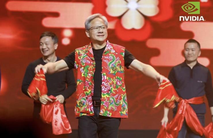 黃仁勛現(xiàn)身年會：身穿“東北大花”熱舞！