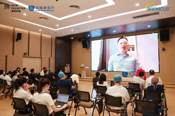本次揭牌儀式高朋滿(mǎn)座，上海和睦家攜手堃博醫(yī)療，引入全球領(lǐng)先的“LungPro全肺導(dǎo)航系統(tǒng)”
