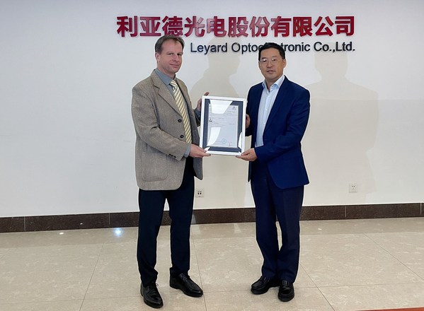 利亞德教室燈獲TUV萊茵眼部舒適度、低藍(lán)光及無(wú)頻閃認(rèn)證證書