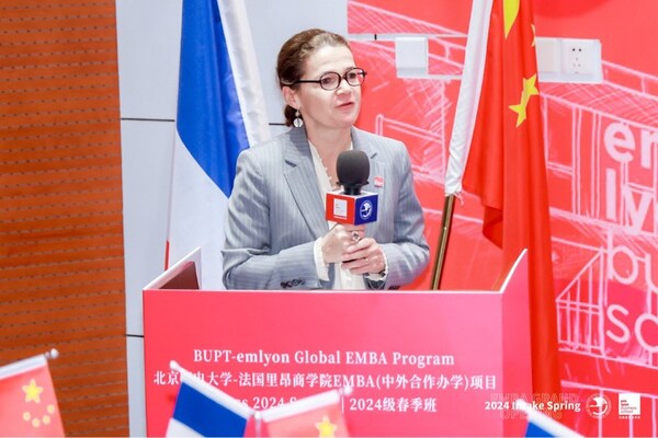 法國(guó)里昂商學(xué)院校長(zhǎng)及董事會(huì)主席Isabelle HUAULT