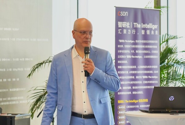 Richard Vencu，Stability AI 機(jī)器學(xué)習(xí)運(yùn)維主管、LAION 工程負(fù)責(zé)人 & 創(chuàng)始人