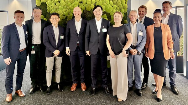 DEKRA德凱董事會(huì)主席兼CEO Stan Zurkiewicz與聯(lián)想董事長(zhǎng)兼CEO楊元慶一行會(huì)談，在AI等領(lǐng)域加強(qiáng)雙向合作伙伴關(guān)系