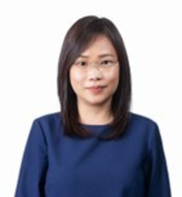 潘鳳瑤（Mimi Poon）現(xiàn)任國(guó)際商業(yè)機(jī)器中國(guó)香港有限公司（IBM）總經(jīng)理，掌管IBM在香港和澳門地區(qū)的業(yè)務(wù)及策略性發(fā)展。 她領(lǐng)導(dǎo)IBM香港協(xié)助客戶進(jìn)行數(shù)字化轉(zhuǎn)型，致力以IBM混合云和人工智能平臺(tái)及方案，助客戶把握香港和大灣區(qū)的增長(zhǎng)機(jī)遇。除IBM現(xiàn)職外，她還是香港中文大學(xué)系統(tǒng)工程與工程管理學(xué)咨詢委員會(huì)委員、政府資訊科技總監(jiān)辦公室“學(xué)校IT創(chuàng)新實(shí)驗(yàn)室”計(jì)劃咨詢委員會(huì)成員、香港貿(mào)易發(fā)展局資訊及通訊科技服務(wù)咨詢委員會(huì)委員，以及香港電腦學(xué)會(huì)理事會(huì)成員兼高級(jí)技能專業(yè)發(fā)展總監(jiān)。