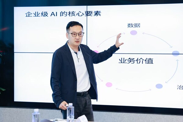 IBM大中華區(qū)技術(shù)銷售總經(jīng)理、首席技術(shù)官 翟峰
