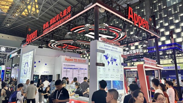 WAIC2025展會期間，澳鵬Appen展臺吸引眾多專業(yè)觀眾駐足交流