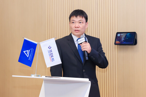 TÜV萊茵大中華區(qū)職業(yè)教育服務(wù)總經(jīng)理陳俊東發(fā)言